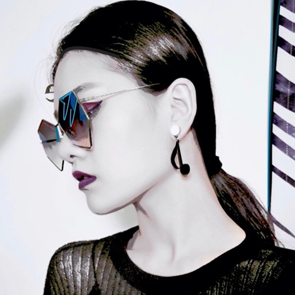 Earrings MUSIC NOTES - Picture 2 of 5